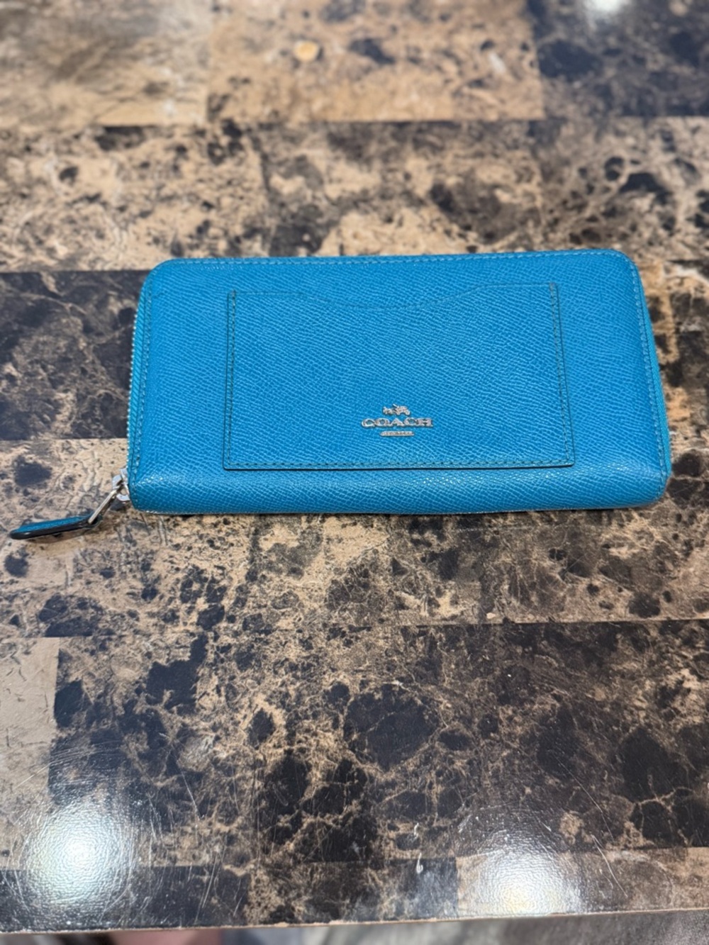 COACH Accordion Zip Wallet in Crossgrain Leather – Bright Turquoise - Picture 3 of 16